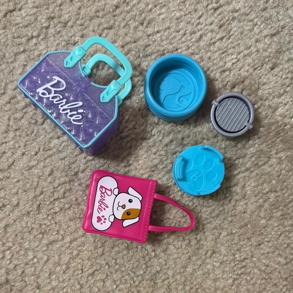 Barbie Pet Camper Playset - Picture 2 of 6